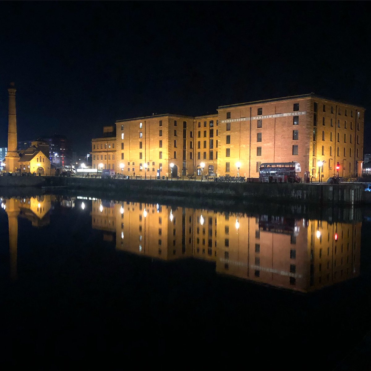 I can’t think of a prettier place to complete my Daily Mile @_thedailymile @theAlbertDock @tateliverpool @MerseyMaritime @Elaine_Wyllie #Reflection #Peace #Beauty