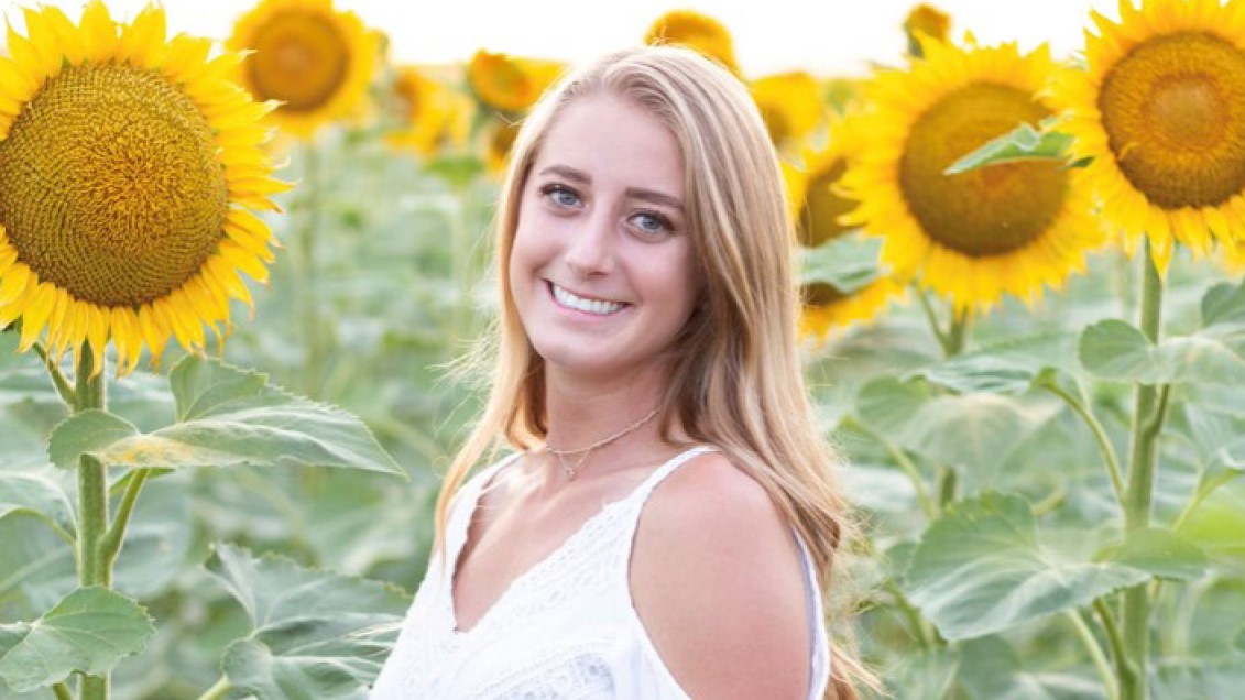 "The community of Dickinson is amazing and so supportive! ...DSU is a family and is a place where everyone can be somebody!" - <a href="/kenz_grubbs/">Kenzie</a> '21, exercise science major at DSU
Get to know this <a href="/BlueHawkTrack/">HawkCrossCountryandTrack</a> star on our blog! #hawksareup
bit.ly/2N2Mf6l