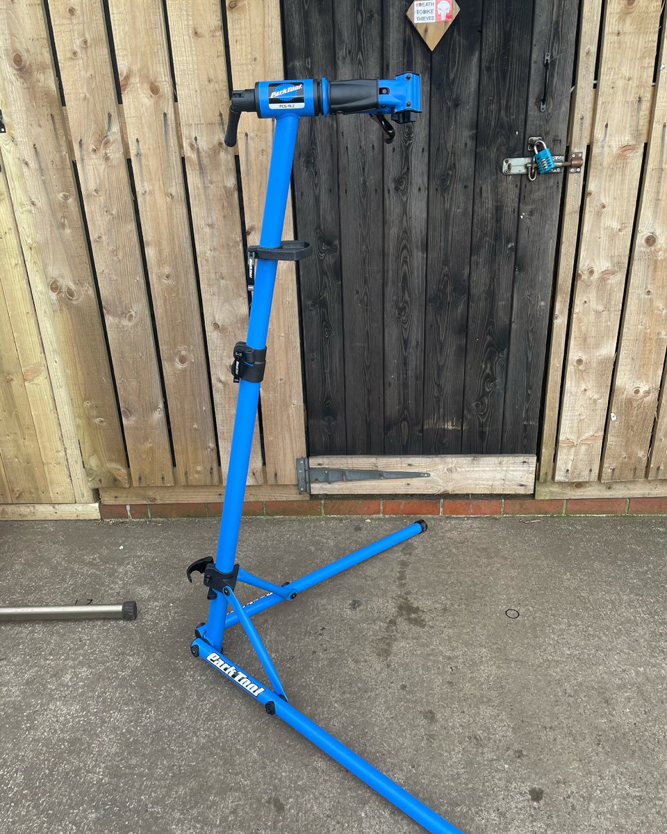 Ooh, who doesn’t love a new workstand? 😉 #parktool #bikerepair