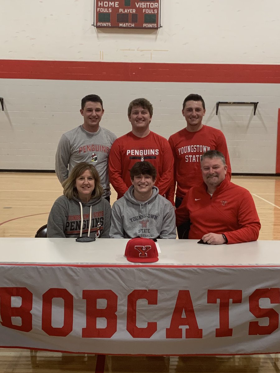 Todd_Brown6's tweet photo. Congratulations ⁦@EliBrown1303⁩ on signing with YSU!  A lot of hard work and dedication has gotten you this far. More hard work ahead, and I know you’re ready for it!  #goguins ⚾️🐧 https://t.co/y3xuoVcf4L