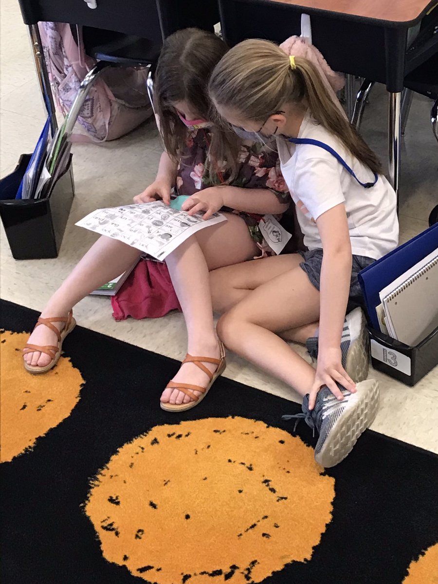 Principal_PeteJ's tweet photo. It is SO COOL to watch 1st graders pair up and partner read. They’re so supportive and kind to one another. Plus it’s fun to say EEKK! #LionsStickTogether #LVELearns #LVEreads @LVEZak https://t.co/Fwchh2PNEv