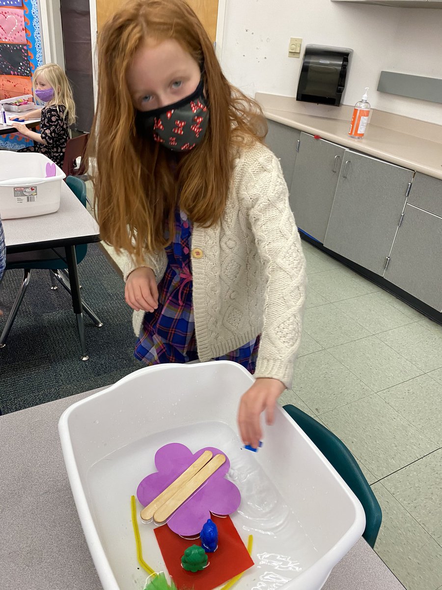 MrsMartinezDC's tweet photo. Exploring sinking, floating, and boat building in TK! @rcsdDC #rcsdchampions #DCkidsdeserveit https://t.co/pGRjd1dN4U