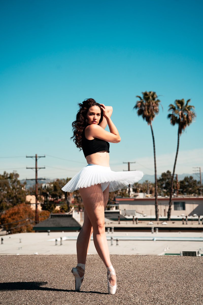 Align yourself with people who want more out of life. People who are stretching, seeking and searching for a higher ground in life. #ballet