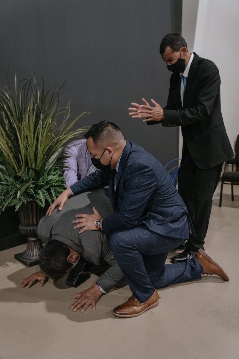 mundopentecosta's tweet photo. Oramos unos por otros, porque así lo mandó el Señor.
Sentimos la necesidad y el dolor de cada uno y juntos clamamos al Padre de misericordias, y El hace los milagros.
Estamos unidos en oración, porque somos la Iglesia de la familia.
#SomosMP https://t.co/Yqa7xqtACC