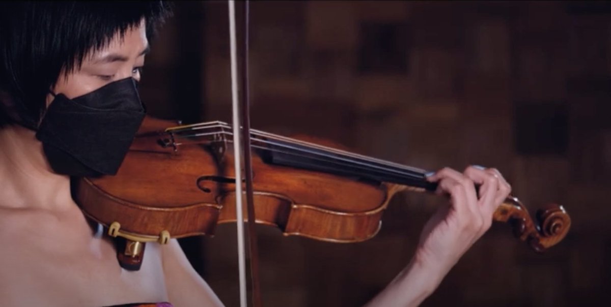 LincolnCenter's tweet photo. Don't miss A DUST IN TIME, a #WPAVirtualCommission by composer and conductor @ruohuang and performed by violinist Jennifer Koh. Presented as part of @worksandprocess at the @Guggenheim. Watch now: https://t.co/cyDeVxJvRK https://t.co/VjlWHUsn6b