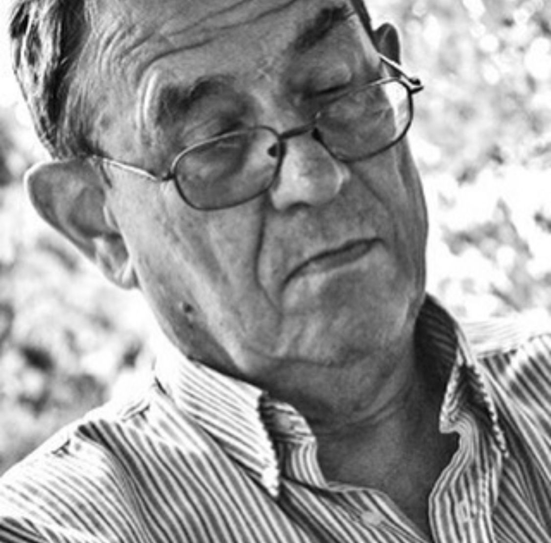 Tantos buenos momentos que nos diste y tantos buenos recuerdos que nos dejas. Y tus magias, y tus libros, y tus sutilezas, y tus consejos, y tus buenas vibraciones de varita. Descansa en Paz y Mucha Magia. #varitaRota