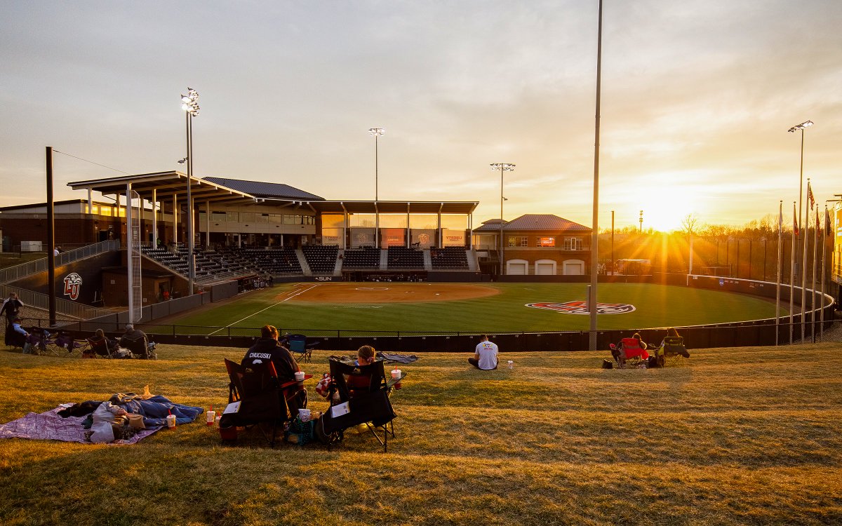 🌅 + 🥎 = 😍

#NCAASoftball x 📸 <a href="/LibertyFlames/">Liberty Flames</a>
