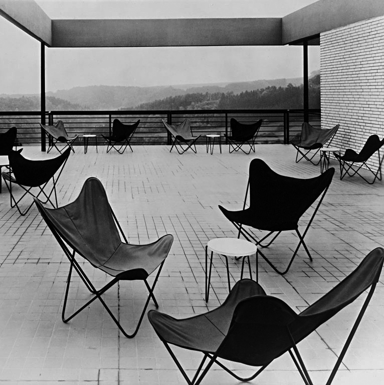 andreaparga7's tweet photo. B.K.F. Chair, 1938. Antonio Bonet, Juan Kurchan, Jorge Ferrari. Source https://t.co/BZX5QDTYMg #chair #furniture #materials #terrace #view #outsideview #lanscape #design #moderndesign #architecture #modernarchitecture #architecturalphotography #monochromephoto #photography #photo https://t.co/tnMnZpT730