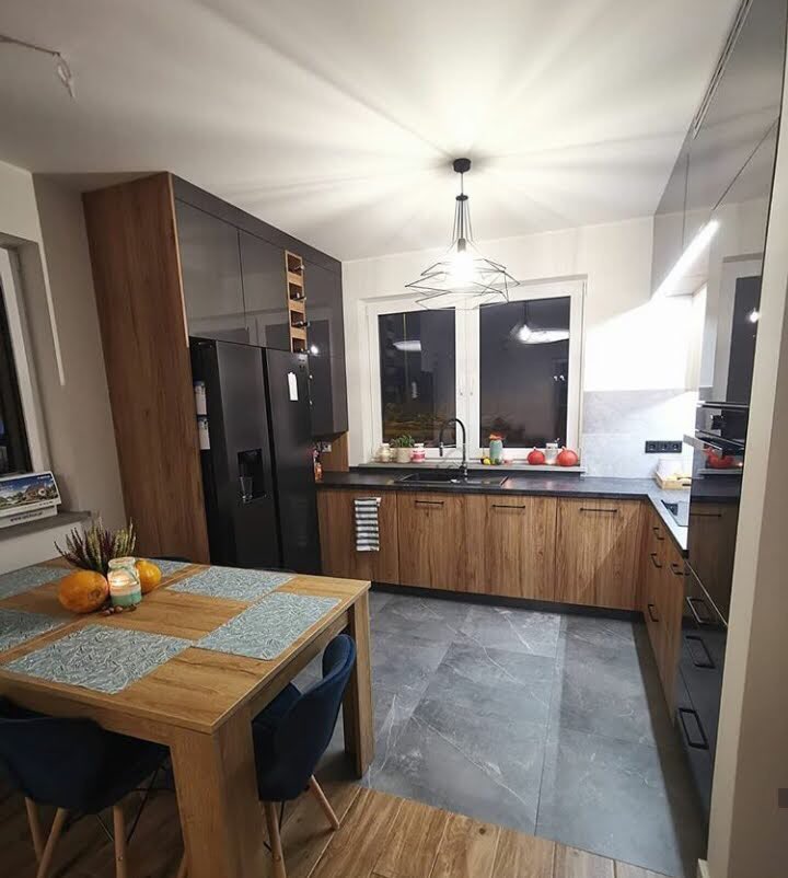 di_climited's tweet photo. The #elegance 

We design, build and install

Call/WhatsApp us on 0551325796 for your kitchens 

#kitchencabinets #kitchen #kitchendesign #kitchendesign #aurumeg #lruca #ghana🇬🇭 #accra #tb #woodwork #carpentry https://t.co/her0VLh8gY