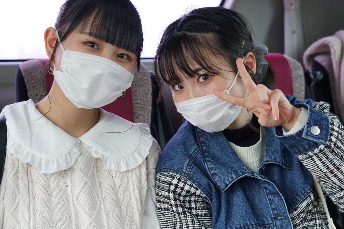 batu0556677's tweet photo. 熊本女子翼〜九州女子翼阿蘇VOLCANOバスツアーの思い出
その1
行きのバスはYDLAと一緒に。
#九州女子翼
#山本愛理
#鈴川瑠菜
#YDLA
#最初からクライマックスの二人
#帰りのバスは電池切れおやすみ https://t.co/pfLxloAthV