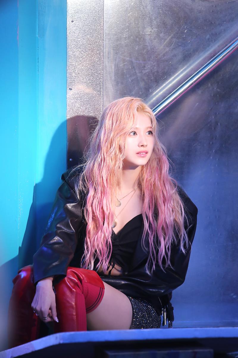 sanapics's tweet photo. the most beautiful human being ever https://t.co/zpXCmv4eG9