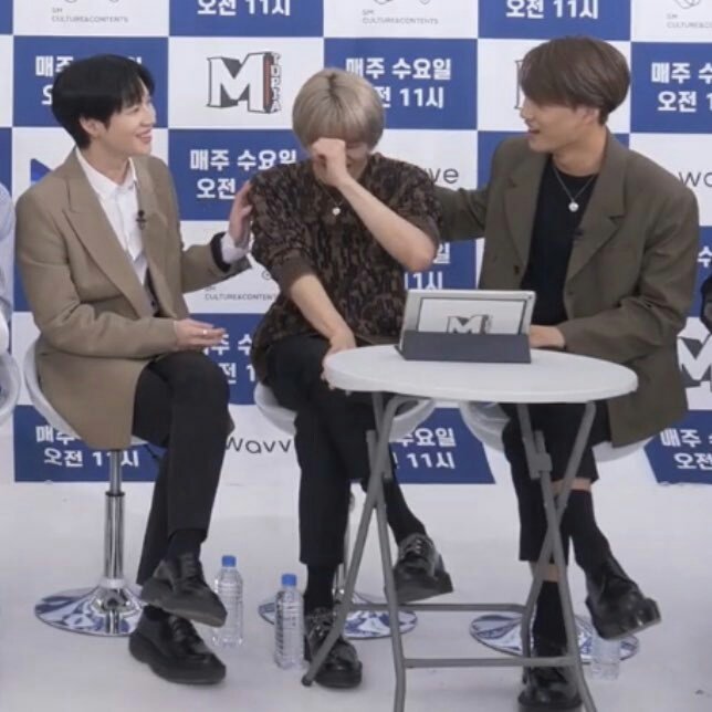 kariyong's tweet photo. i miss the way taeyong gets showered with love in superm 😭 https://t.co/sdxgSkfJYW