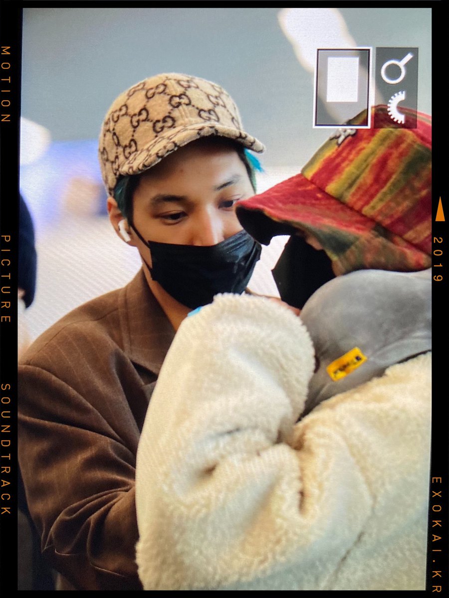 kariyong's tweet photo. i miss the way taeyong gets showered with love in superm 😭 https://t.co/sdxgSkfJYW