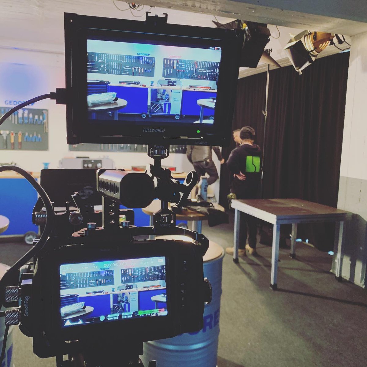 BergischInn's tweet photo. Aufbauarbeiten für die Produktion heute und morgen in Remscheid.
#filmproduktion #videoproduktion https://t.co/SRGj82xdbd