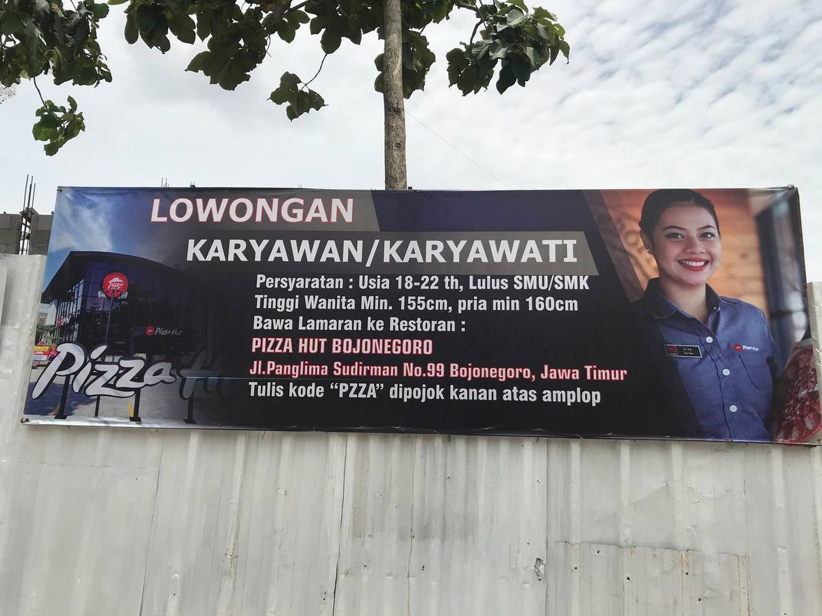 Bojonegoromu's tweet photo. Djanggleng bakale dadi Pizza Hut lur. Iki lho ono lowongan makaryo, menowo minat slurr. https://t.co/KOqskrm4oh