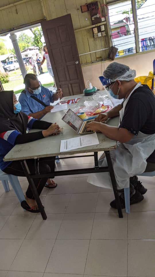 mohdhelmi's tweet photo. On d ground @ the Covid Assessment Centre
on the ground @ d community screening
& then meeting with Fed officers
But of coz as a Public Health Dr outside "the system" - I am not a frontliner ..and also not backliner
So am I a #Midliner ? https://t.co/WmQ0UiikhM