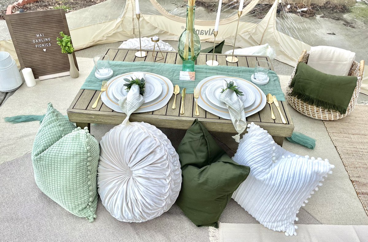 AyooLenaa's tweet photo. Hello friends! I just started my small business providing luxury picnics to the Seattle Area 😍🥰 A simple like &amp; repost can really help my business out!🤎✨ Be sure to follow us on IG @maidarlingpicnics https://t.co/tlyyv9LyQs