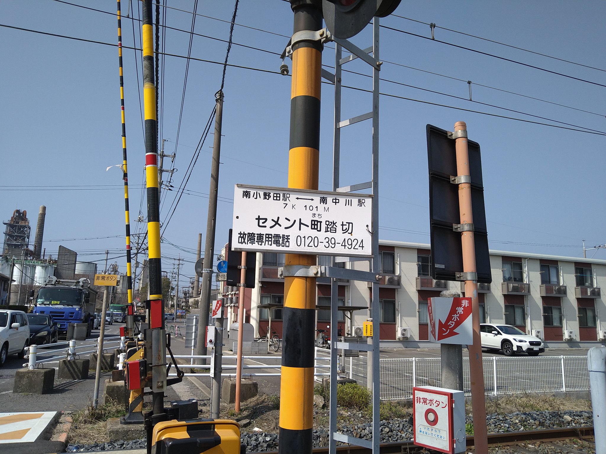 法政大学 地理学研究会 山陽小野田市のセメント町を歩いてきました 現在のセメント町は通りを挟んだひと区画に過ぎませんが 今昔マップで見ると この通りこそがこの地域のメインストリートであったことが分かります 幹事長 3枚目は今昔マップ 山口