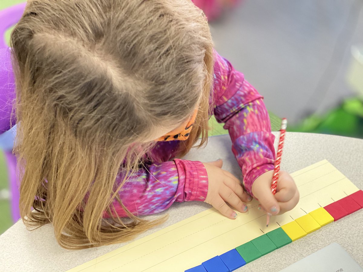 MrsMaynor2ndgr's tweet photo. Kicking off linear measurement by creating our own rulers using color tiles , then describing similarities and differences when compared to an actual ruler @BuckhornCreekES  #Maynorsmasters https://t.co/D5Bw0vOzva