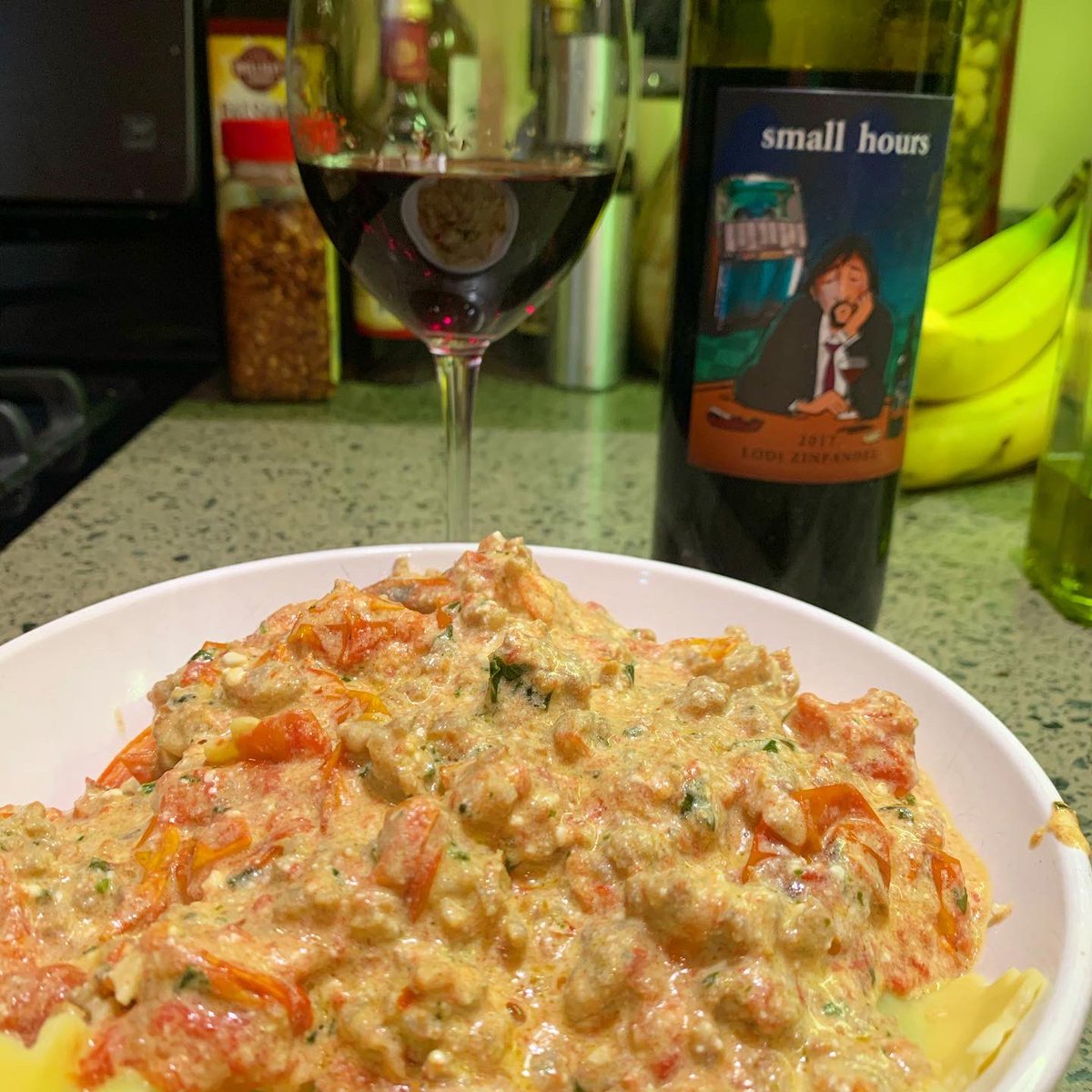 debinithaca's tweet photo. Still obsessed with #tomatofetapasta - this time I added some crumbled spicy Italian sausage. Paired it with a @TravelinVinyard #redzinfandel - thank for the wine rec @ddoskal 🍷 #homecooking #wine #foodie #winepairing https://t.co/rTZ2Bo7zBc