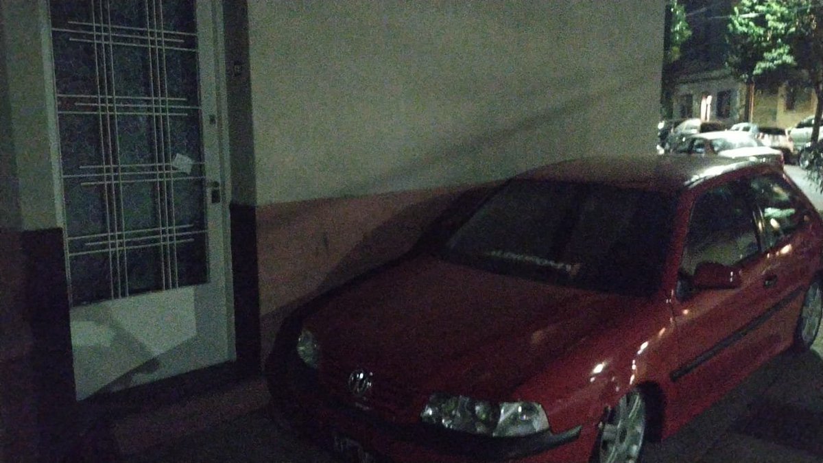 -donde dejaste el auto?
-aca en la puerta de casa