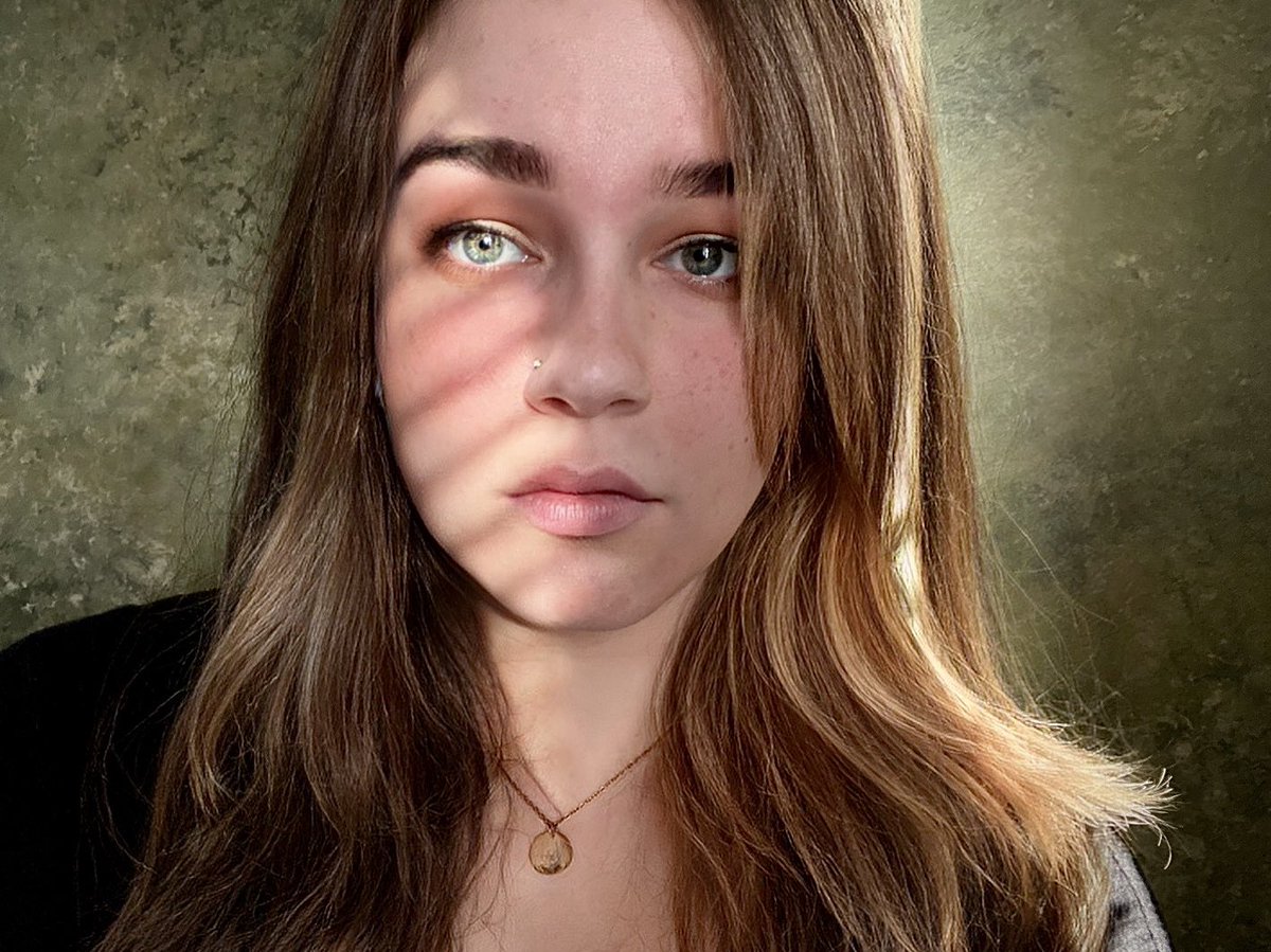 FlorahFawna's tweet photo. Yes and no. IRL me looks way less approachable and friendly but I do stick to the same earthy color schemes haha. https://t.co/W6vtbL1l16