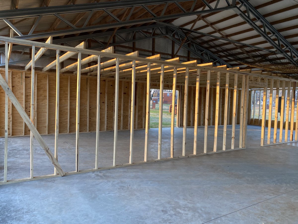 ECCCSoftball's tweet photo. 👀👀 Hitting Facility/Weight Room Coming Together! #staytuned #ECWay🖤💛 https://t.co/HxPSPNMsdY