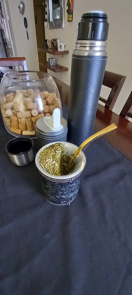 cgarciado's tweet photo. Si ud va a empezar a tomar Mate... unos consejos.
#MateLover #YoTomoMate #MaterosChilenos #MaterosporelMundo #Cebando 
Cada mate es una historia. https://t.co/E7vZGif7uh