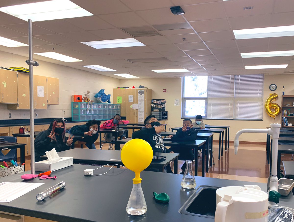 sciencewithMsR's tweet photo. Expansion demo today! Lots of personality in my 4th period 🤪 https://t.co/6XP1519im1
