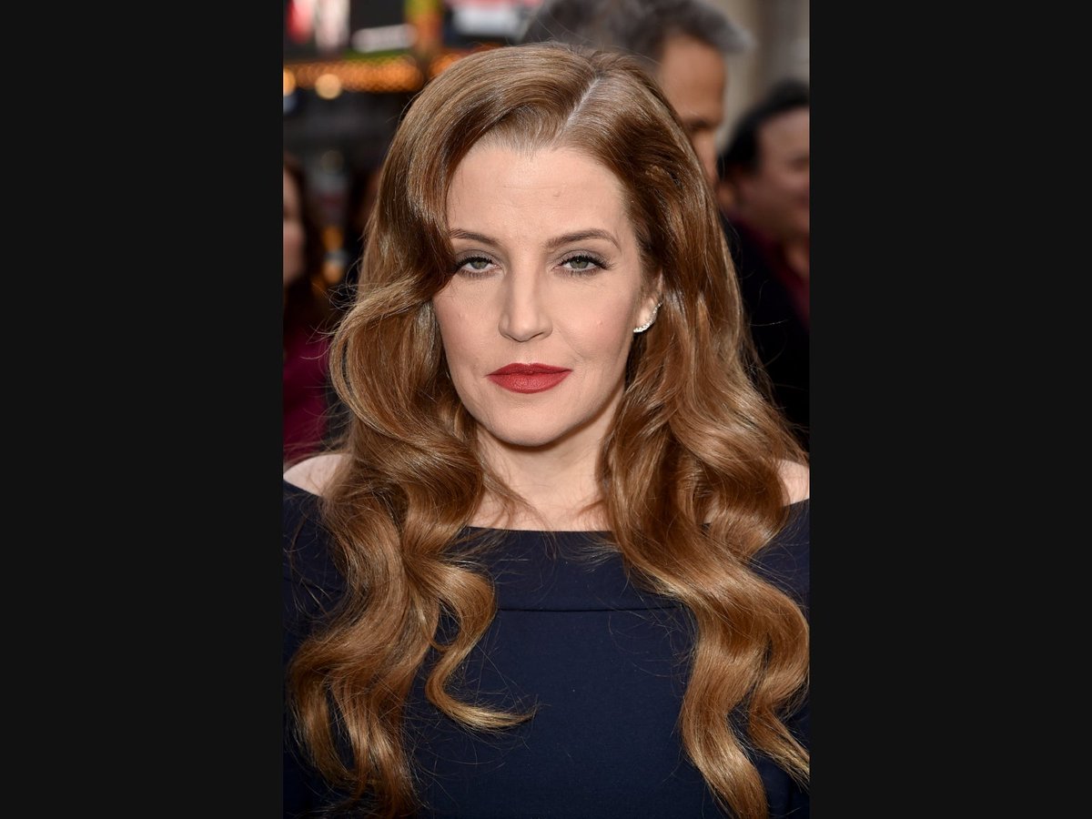 Lisa Marie Presley Sells Calabasas Home Where Son Died - Patch.com dlvr.it/RvJtMx  - - - -#Elvis