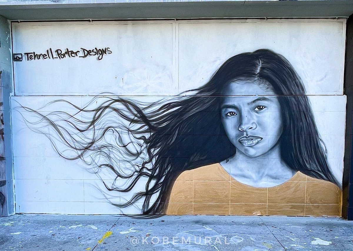 New Gianna mural in DTLA. Look closely at her hair 👀

1525 S Broadway, DTLA by tehrell_porter_designs