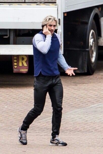 Gossiping is my favorite activity.