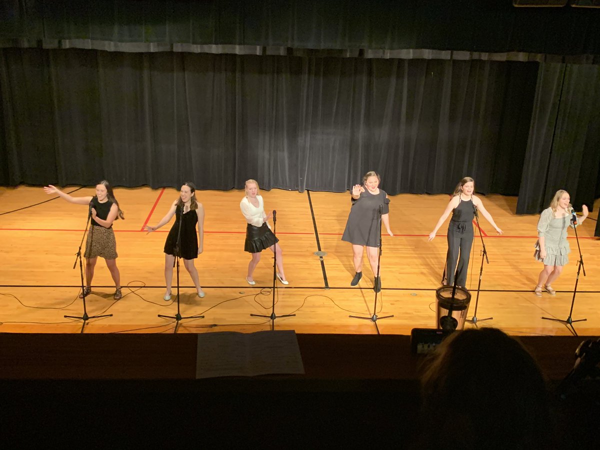 jellis312000's tweet photo. @BBHSINDIANSS Vocal Music Dept. performing tonight @morganharms #GoBow https://t.co/fkHSEoMgmd
