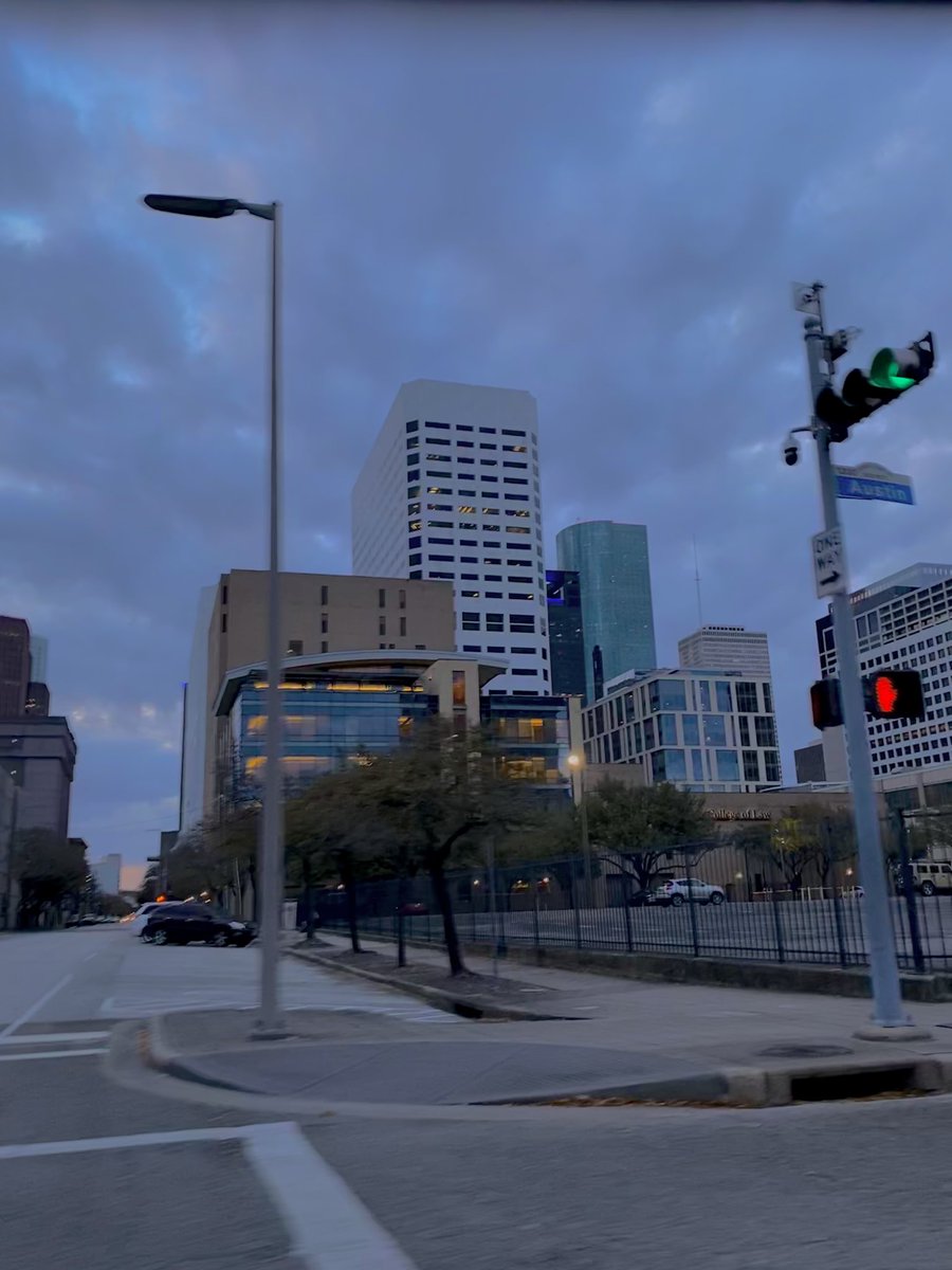 officialbigjerm's tweet photo. The H 🏙 https://t.co/z1VJk9lEZy