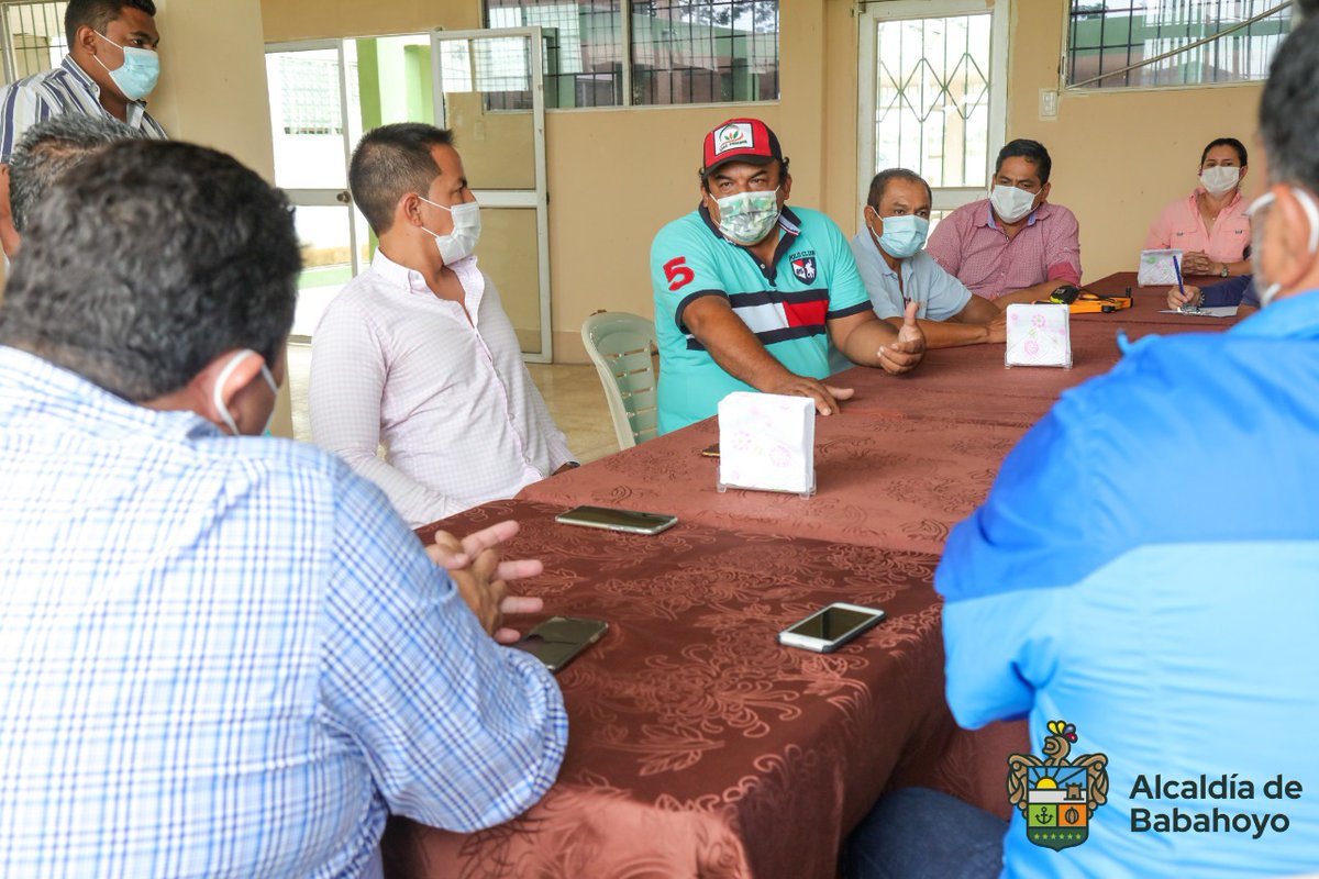 DrCarlosGerman1's tweet photo. Me reuní con agricultores y representantes del #INIAC en la Junta de Riego #Babahoyo, para conocer los proyectos de siembra a bajo costo que nos permitan obtener mayor productividad en las cosechas.
Ratifiqué el compromiso de apoyar los diferentes proyectos en la zona https://t.co/LnTAvpoZgi