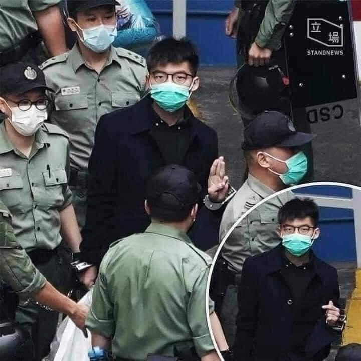 sithu86's tweet photo. #MilkTeaAlliance On his way to the court from prison,@joshuawongcf hold up 3fingers &amp; a gesture of heart.He is one of the bravest &amp; most sturdy democratic activists that I have ever met.I think his heart &amp;minds are occupied by the struggles around the world,including in #Myanmar https://t.co/2VSfLplk53