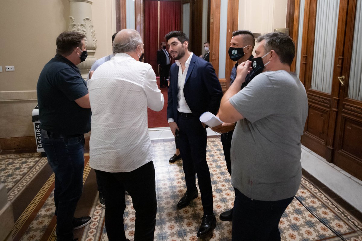 SerjSanchez's tweet photo. Junto a los compañeros del Frente Sindical y nuestro conductor @Facundo_Moyano, participé de la reunión con el Pte. de la Cámara de Diputados @SergioMassa.  Entre los temas más importantes se trató el gran alcance  que tiene sobre los trabajadores el el impuesto a las ganancias. https://t.co/t9mXWrPjib