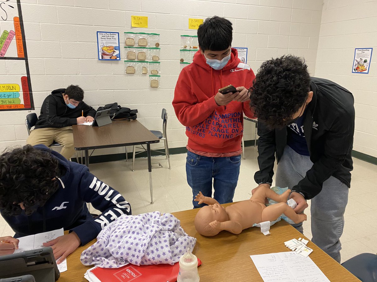 Mrs_Dwiggins's tweet photo. Group A “Babies Day Out”! 8th graders were awesome parents for the day! #facsteacher #lifeskills #classbabies #eighthgrade @SEMSPatriots https://t.co/a3VzGoB4I2