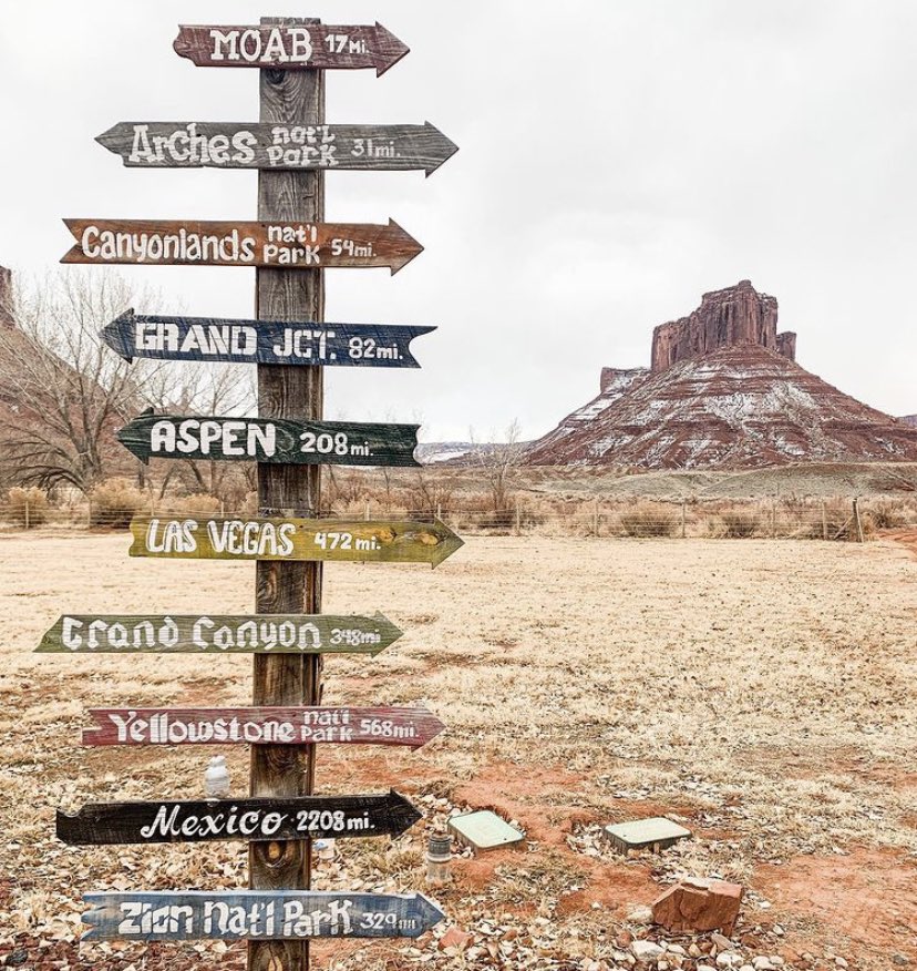 definedcontent's tweet photo. If given these options, which way would you go? #travel #moabutah #USroadtrip https://t.co/CgzVnQwCER