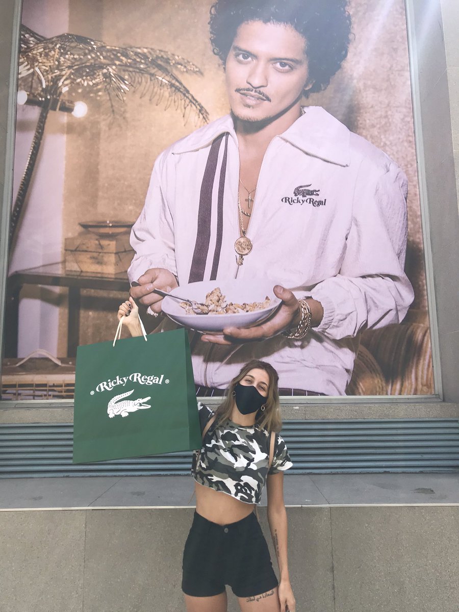 alwayswithBru's tweet photo. @brunomars #LacostexRickyRegal 🐊🐊🐊🐊🐊⚡️⚡️⚡️⚡️⚡️⚡️ https://t.co/kkkgRv1pYG