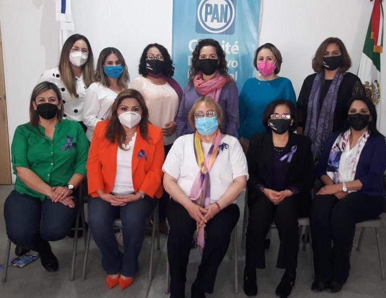 caborca_pan's tweet photo. Conmemorando el día internacional de la mujer.  Nos manifestamos en las afueras de las oficinas del H. Ayuntamiento de Caborca, Son. #PorTodasNosotras #8M2021 #8Marzo2021 https://t.co/wpY73zriN4