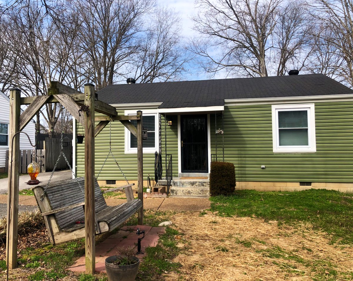 615hotproperty's tweet photo. 🚨 COMING SOON! 🚨 Two properties on a #FranklinTN lot. One is a 2 BR, 1 bath and the other is studio style. Perfect for an in-law suite or to rent out. DM or email me for more. Will be live Saturday. https://t.co/CGrBD6cKYW