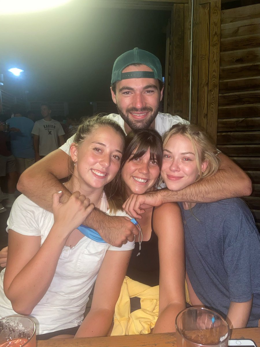 katy_schuller's tweet photo. Danas during the summer is an unmatched energy love you @Danagardens #bestbardana https://t.co/XY2igZnElC