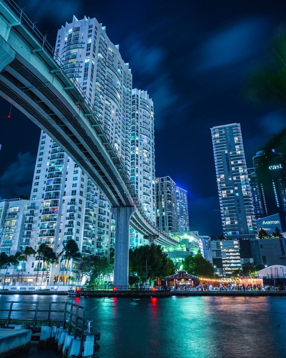 I love the way this city glows at night. ✨ #BrickellLiving IG: geoffrey.parry #Brickell #Miami #DowntownMiami