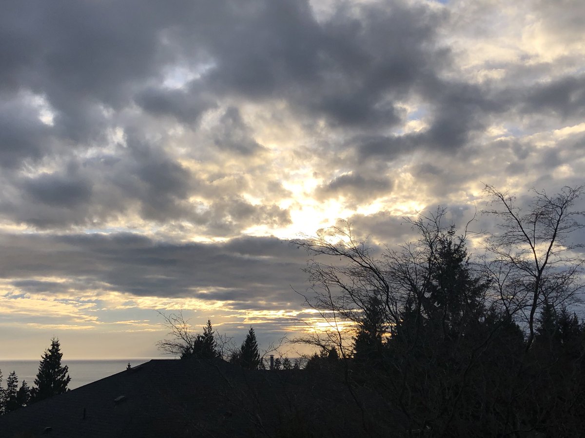 thierck's tweet photo. After a full day, a pre-dinner stroll in the neighbourhood was the perfect tonic #thisissixty https://t.co/HIu3IHpgfd