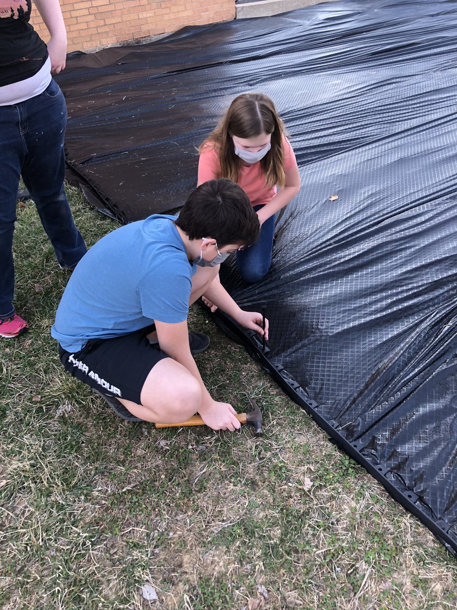MrTheby's tweet photo. Working on our garden! day one: Weed block and edging. Thanks again to all who donated! @MehlvilleSD #WMSEaglesSoar #GardenClub https://t.co/REzC9cx0Bu