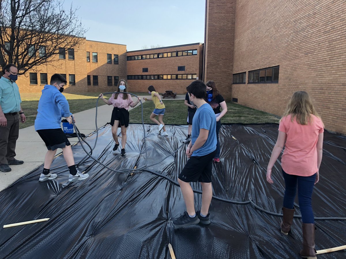MrTheby's tweet photo. Working on our garden! day one: Weed block and edging. Thanks again to all who donated! @MehlvilleSD #WMSEaglesSoar #GardenClub https://t.co/REzC9cx0Bu