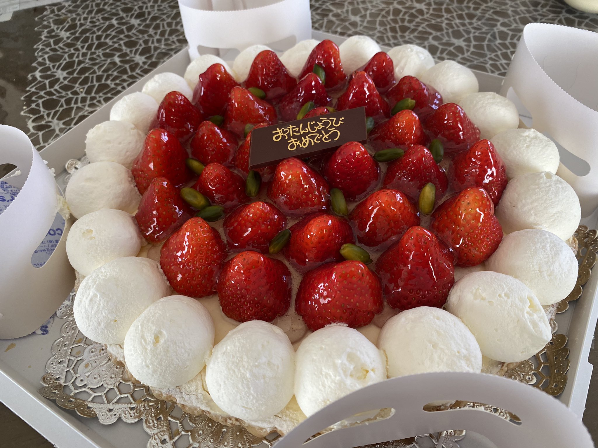 はるぱ カフェ青山の1番でかいケーキくれた ヨッシーありがとう T Co Inhxvfrems Twitter