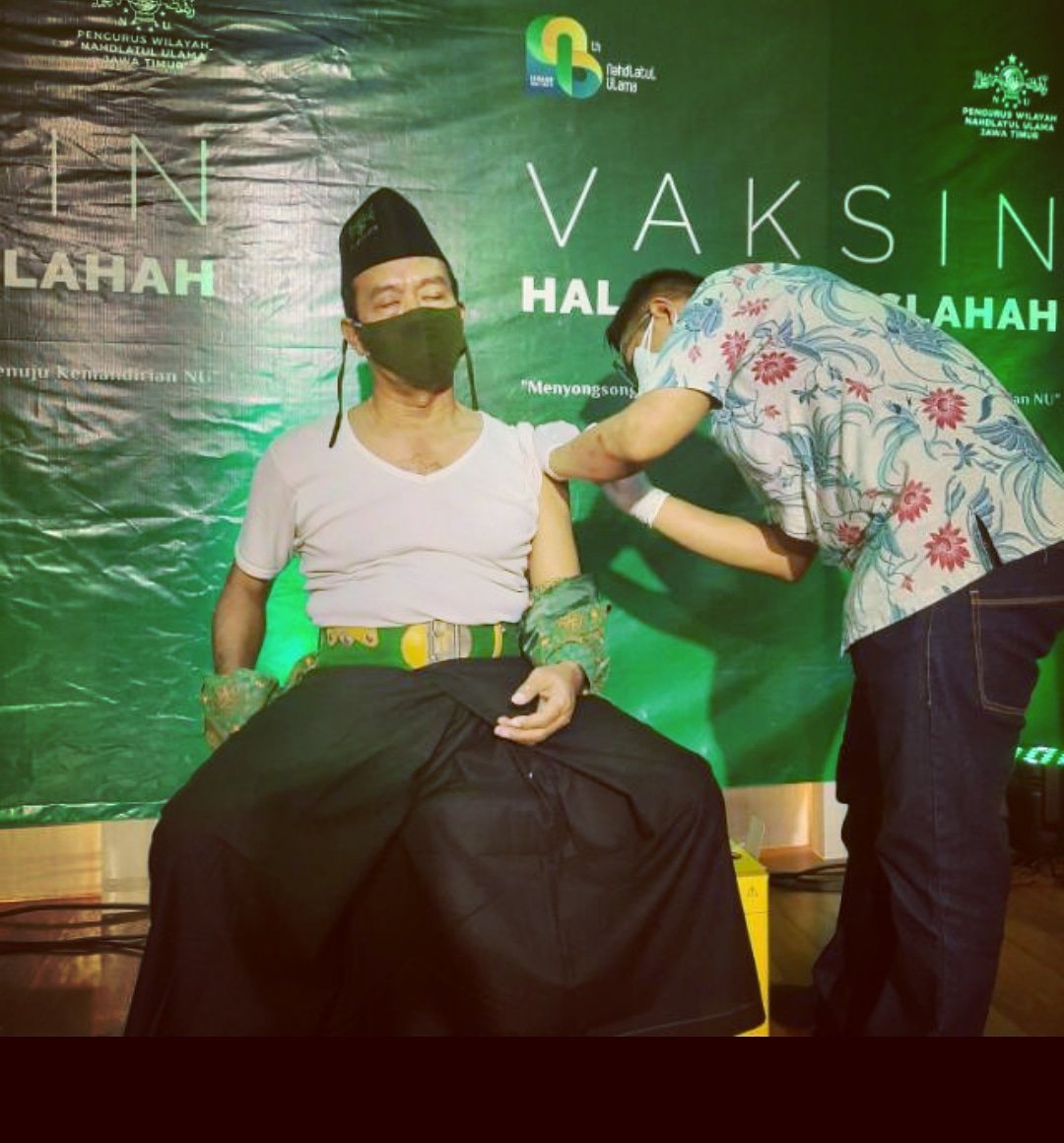 Vaksin niku aman, halal dan maslahah.

.
..
"Yai, nyuwun tlg sabuk'e dilepas. Ini udah abis 10 jarum, ndak tembus²."

😍😍😍😍