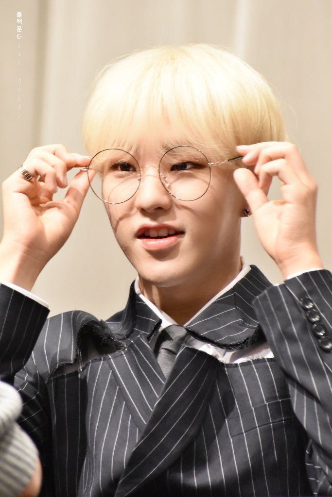 ginapalangga's tweet photo. < UNISVT Album Signing Event > 
[ 03102021 ] #Edward #Enteng #엔텡 #UNISVT 호라해 ㅋㅋㅋㅋㅋ https://t.co/PjgYBTbQgY